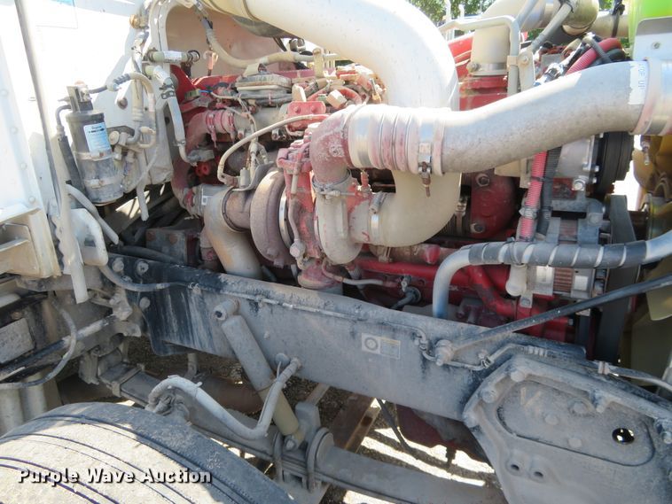 image for item DE6860 2012 Peterbilt 386 semi truck