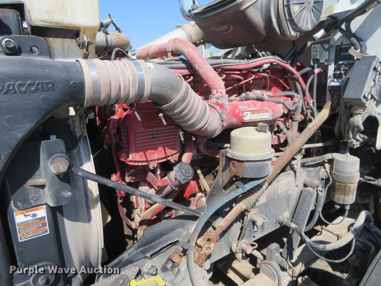 image for item DE6860 2012 Peterbilt 386 semi truck