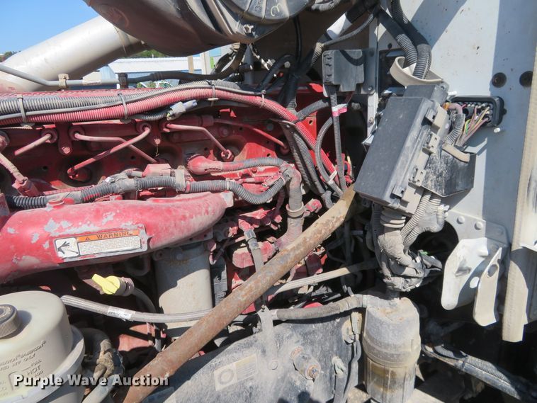 image for item DE6860 2012 Peterbilt 386 semi truck