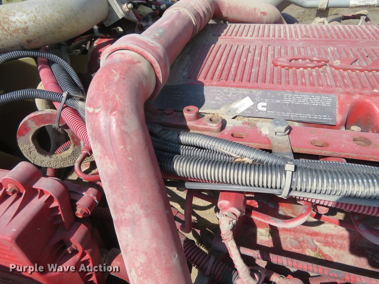 image for item DE6860 2012 Peterbilt 386 semi truck