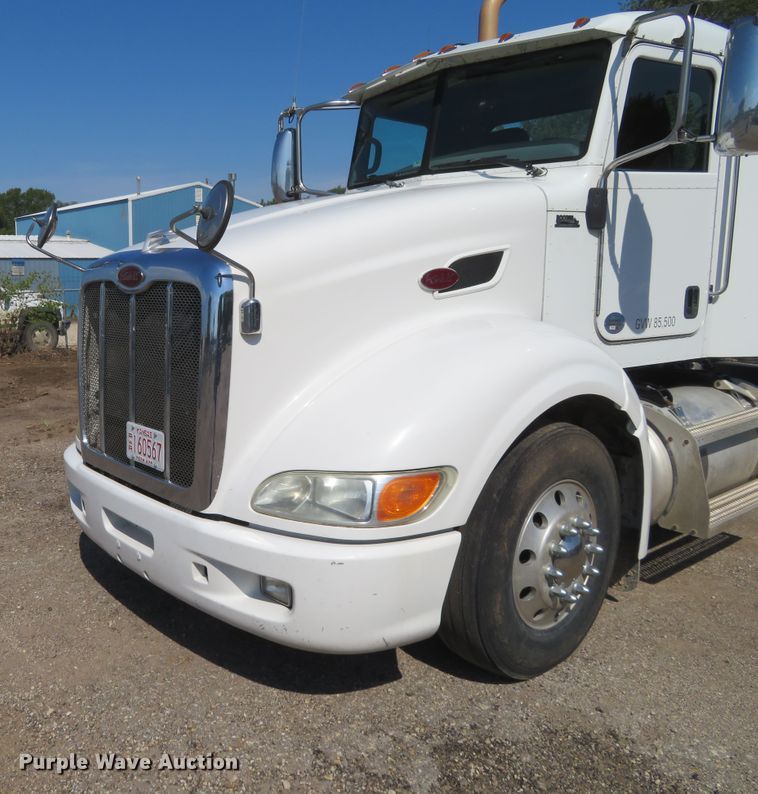 image for item DE6860 2012 Peterbilt 386 semi truck