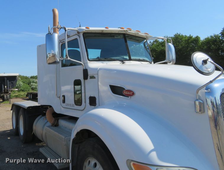 image for item DE6860 2012 Peterbilt 386 semi truck