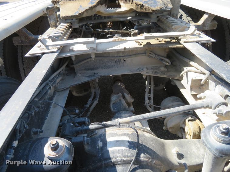 image for item DE6860 2012 Peterbilt 386 semi truck