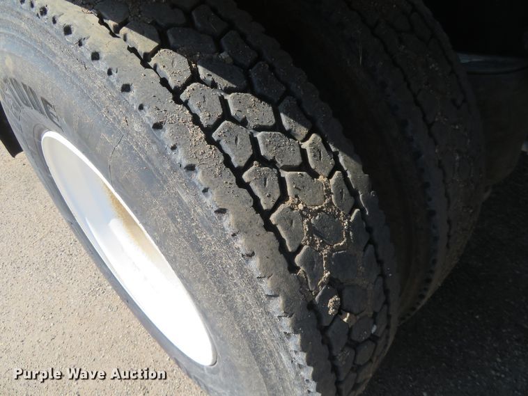 image for item DE6860 2012 Peterbilt 386 semi truck