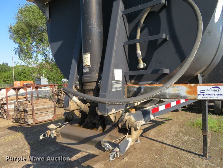 image for item DE6861 2001 CTS end dump trailer