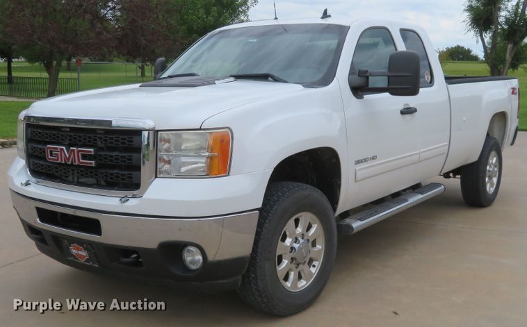 image for item EQ9284 2011 GMC Sierra 3500HD SLE Ext. Cab pickup truck