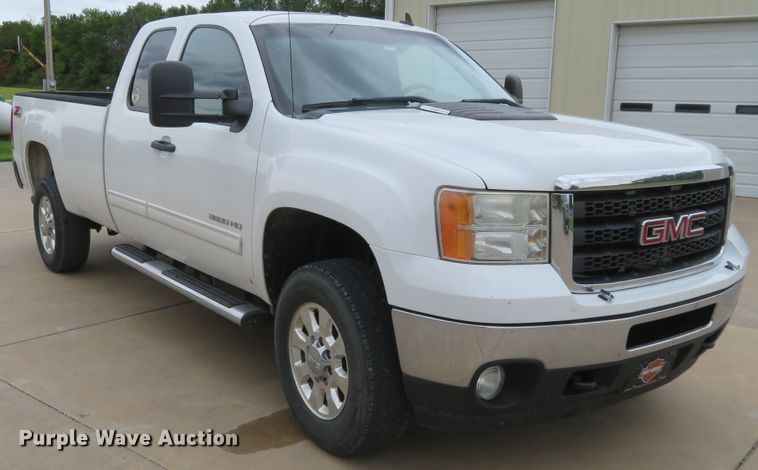 image for item EQ9284 2011 GMC Sierra 3500HD SLE Ext. Cab pickup truck