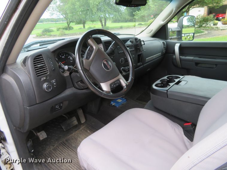 image for item EQ9284 2011 GMC Sierra 3500HD SLE Ext. Cab pickup truck