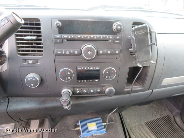 image for item EQ9284 2011 GMC Sierra 3500HD SLE Ext. Cab pickup truck