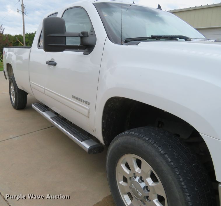 image for item EQ9284 2011 GMC Sierra 3500HD SLE Ext. Cab pickup truck