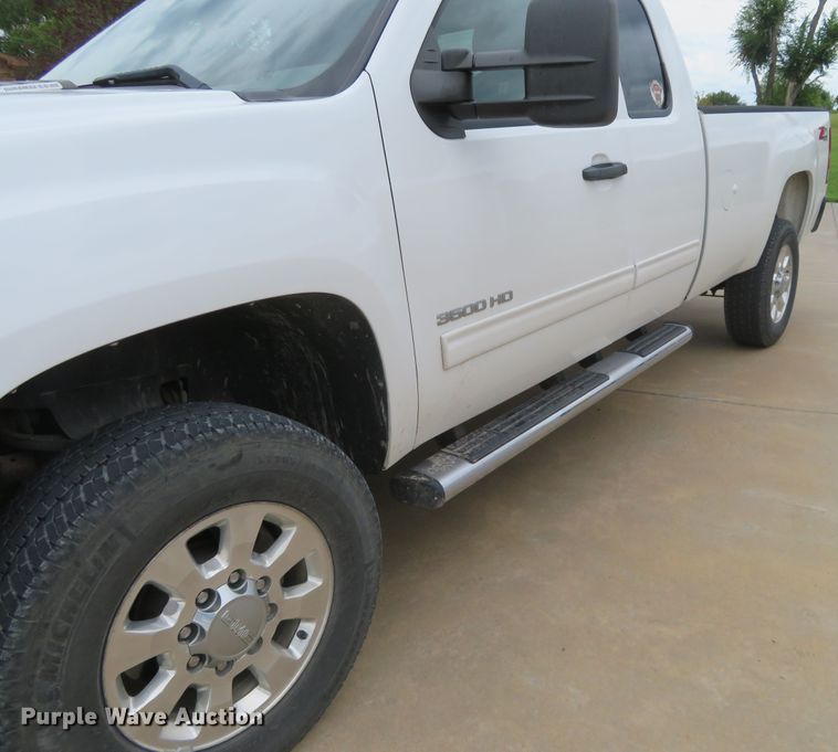 image for item EQ9284 2011 GMC Sierra 3500HD SLE Ext. Cab pickup truck