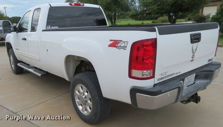 image for item EQ9284 2011 GMC Sierra 3500HD SLE Ext. Cab pickup truck