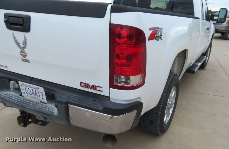 image for item EQ9284 2011 GMC Sierra 3500HD SLE Ext. Cab pickup truck