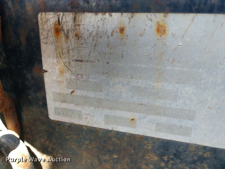 image for item FV9056 1998 Doolittle enclosed cargo trailer