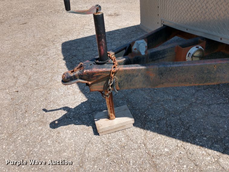 image for item FV9056 1998 Doolittle enclosed cargo trailer