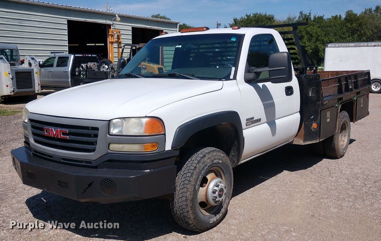 image for item FV9057 2006 GMC Sierra 3500HD flatbed pickup truck
