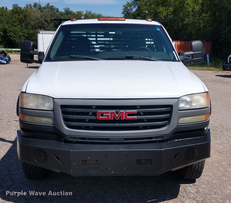 image for item FV9057 2006 GMC Sierra 3500HD flatbed pickup truck