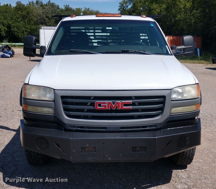 image for item FV9057 2006 GMC Sierra 3500HD flatbed pickup truck