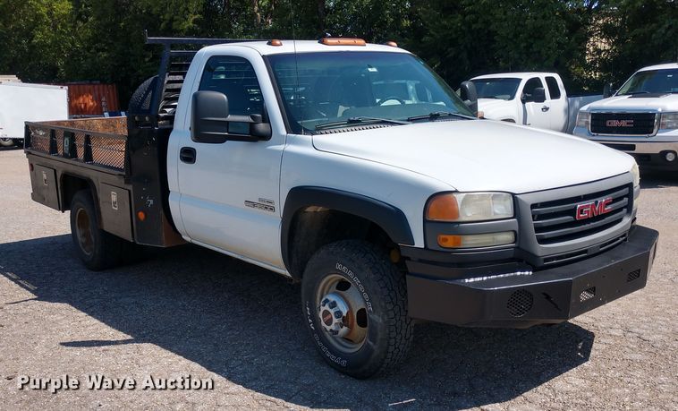 image for item FV9057 2006 GMC Sierra 3500HD flatbed pickup truck
