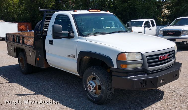 image for item FV9057 2006 GMC Sierra 3500HD flatbed pickup truck