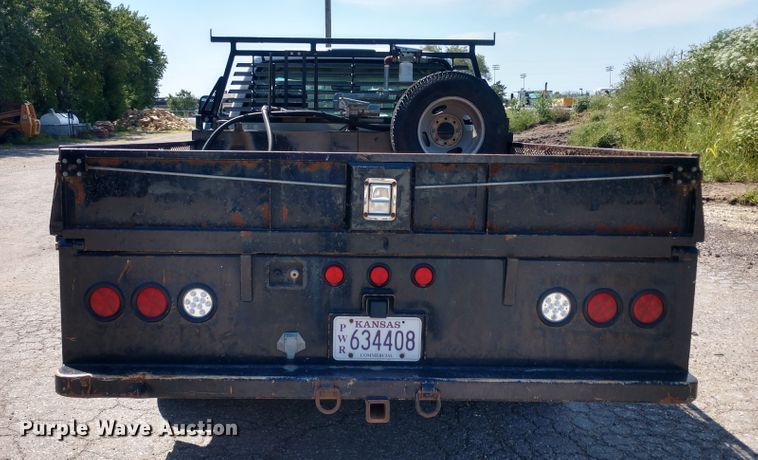 image for item FV9057 2006 GMC Sierra 3500HD flatbed pickup truck