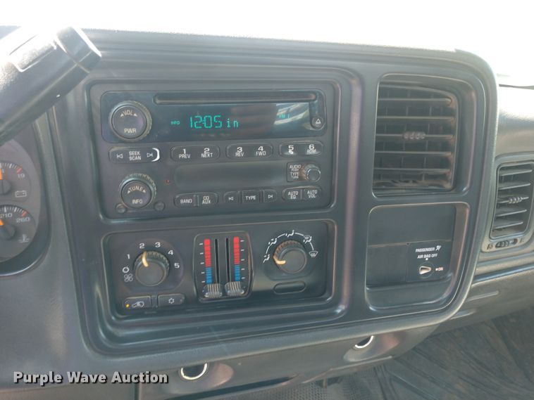 image for item FV9057 2006 GMC Sierra 3500HD flatbed pickup truck