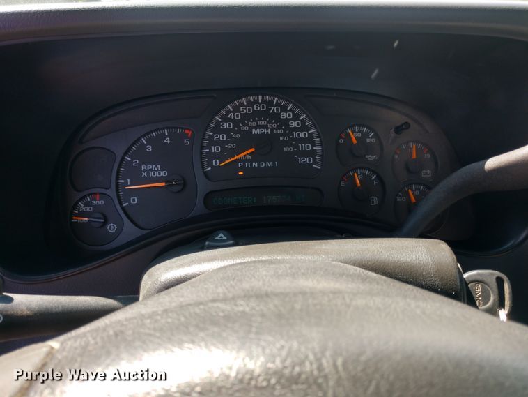 image for item FV9057 2006 GMC Sierra 3500HD flatbed pickup truck