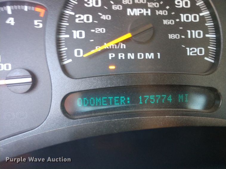 image for item FV9057 2006 GMC Sierra 3500HD flatbed pickup truck