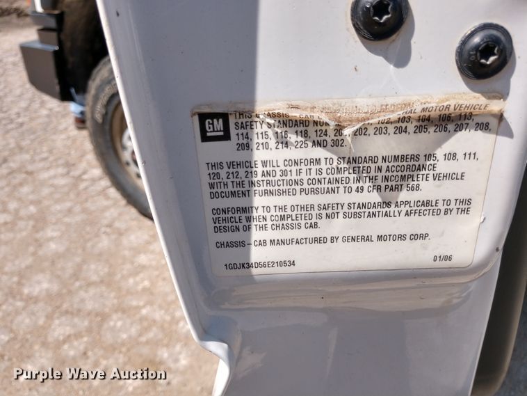 image for item FV9057 2006 GMC Sierra 3500HD flatbed pickup truck