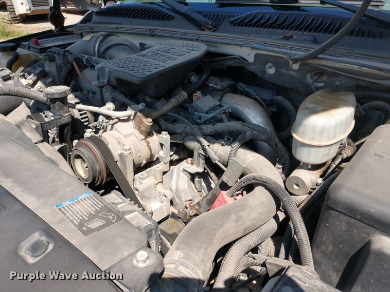 image for item FV9057 2006 GMC Sierra 3500HD flatbed pickup truck