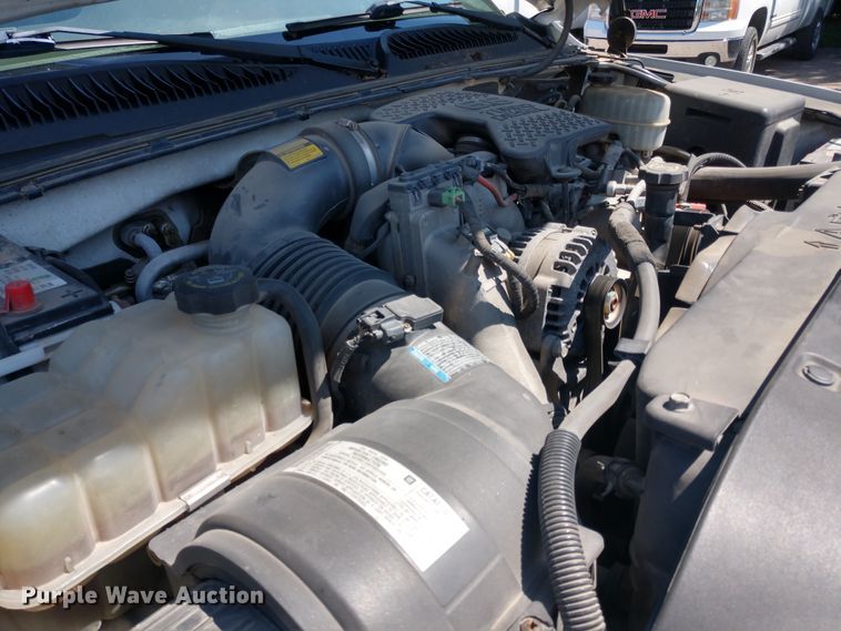 image for item FV9057 2006 GMC Sierra 3500HD flatbed pickup truck