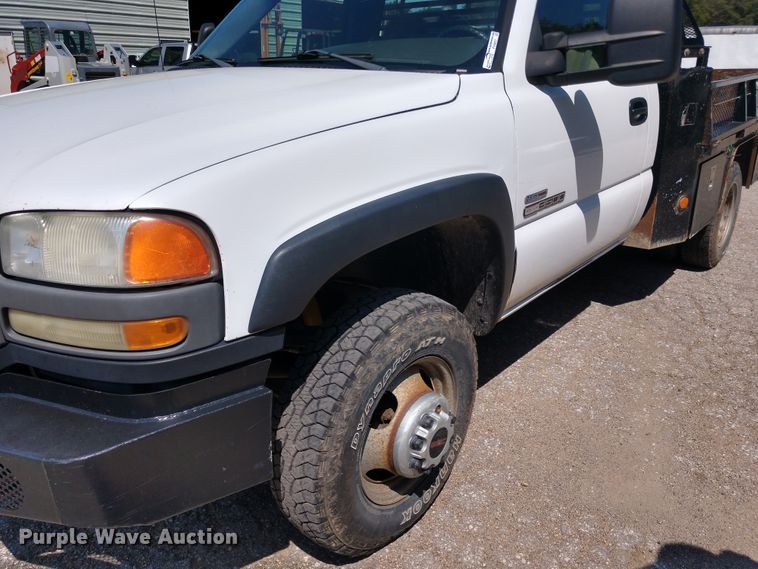 image for item FV9057 2006 GMC Sierra 3500HD flatbed pickup truck