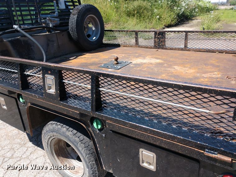 image for item FV9057 2006 GMC Sierra 3500HD flatbed pickup truck