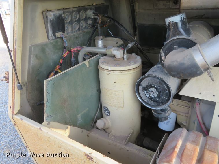 image for item FV9064 1993 Ingersoll Rand P185CWJD air compressor