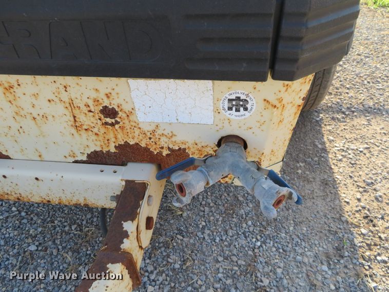 image for item FV9065 1997 Ingersoll Rand P185WJD air compressor