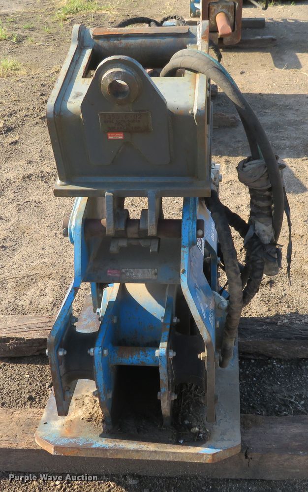 image for item FV9081 Okada OAC-200 plate compactor