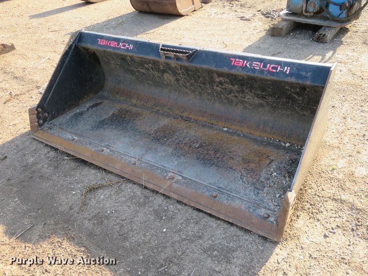 image for item FV9082 2014 Takeuchi 81"W skid steer bucket