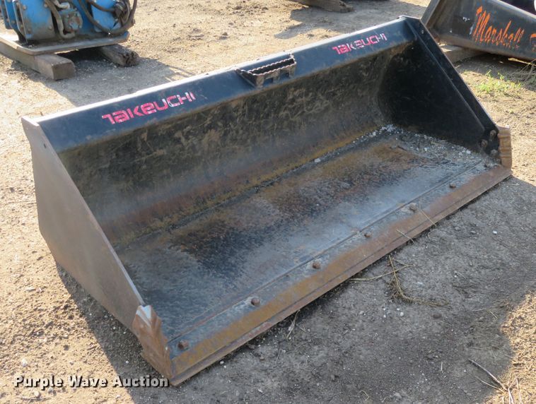image for item FV9082 2014 Takeuchi 81"W skid steer bucket