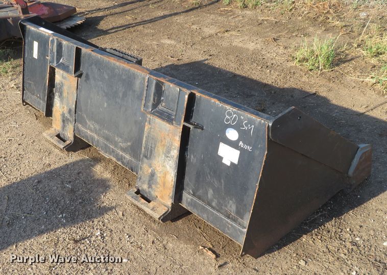 image for item FV9082 2014 Takeuchi 81"W skid steer bucket