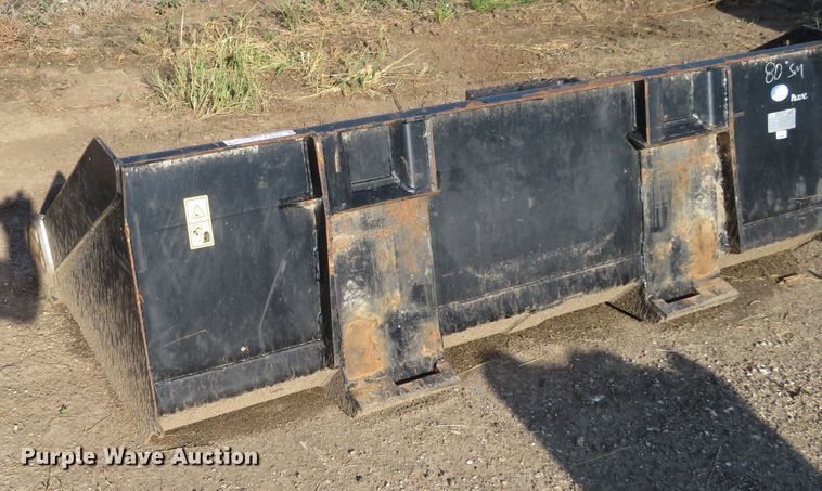 image for item FV9082 2014 Takeuchi 81"W skid steer bucket