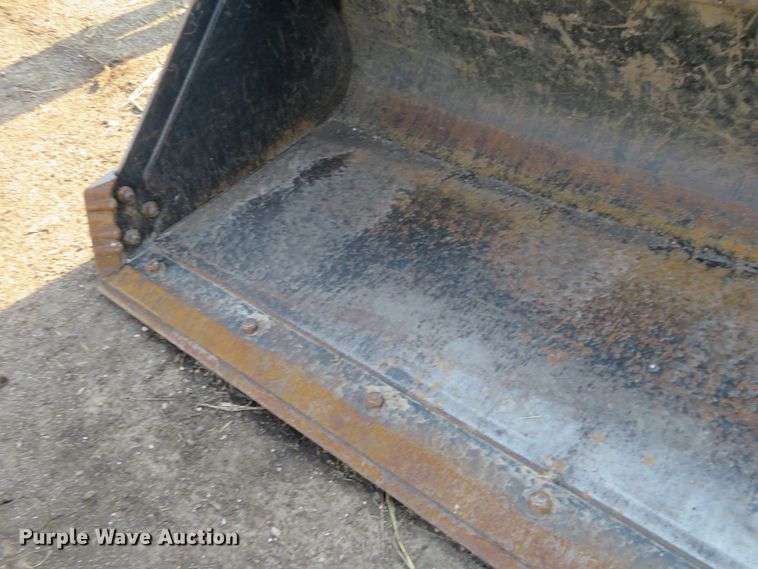 image for item FV9082 2014 Takeuchi 81"W skid steer bucket