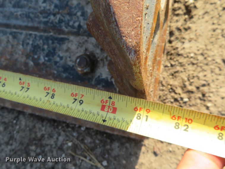 image for item FV9082 2014 Takeuchi 81"W skid steer bucket