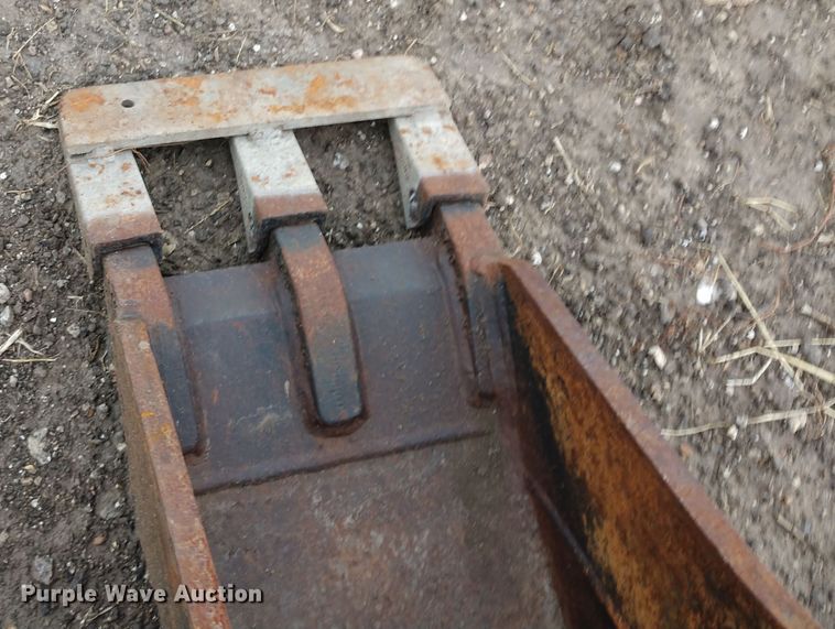 image for item FV9084 Wain Roy 13"W excavator bucket