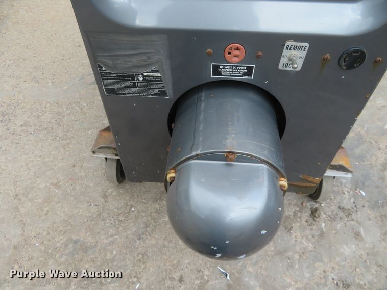 image for item FV9097 Lincoln Electric SA-200-F-163 welder