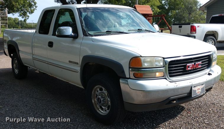 image for item FV9114 2000 GMC Sierra 2500 SLE Ext. Cab pickup truck