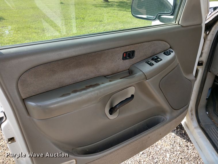 image for item FV9114 2000 GMC Sierra 2500 SLE Ext. Cab pickup truck