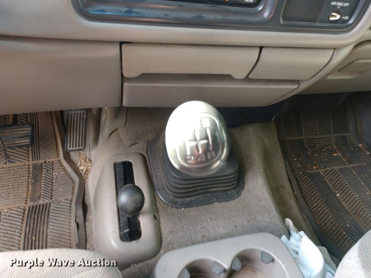 image for item FV9114 2000 GMC Sierra 2500 SLE Ext. Cab pickup truck