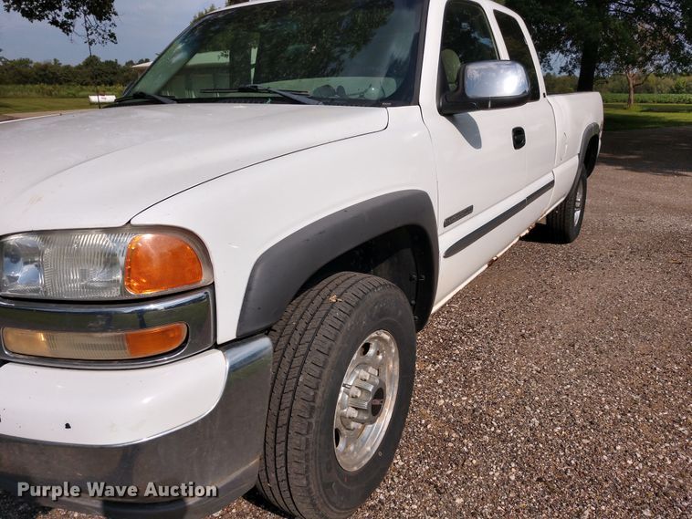 image for item FV9114 2000 GMC Sierra 2500 SLE Ext. Cab pickup truck