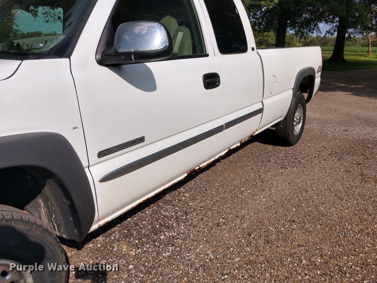 image for item FV9114 2000 GMC Sierra 2500 SLE Ext. Cab pickup truck