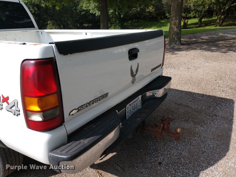 image for item FV9114 2000 GMC Sierra 2500 SLE Ext. Cab pickup truck